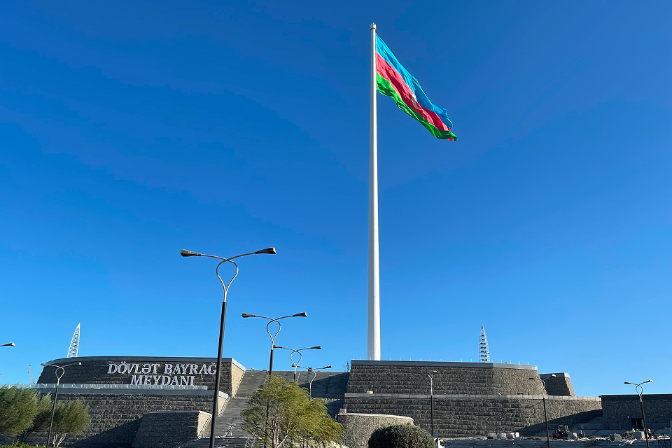Dövlət bayrağı meydanı